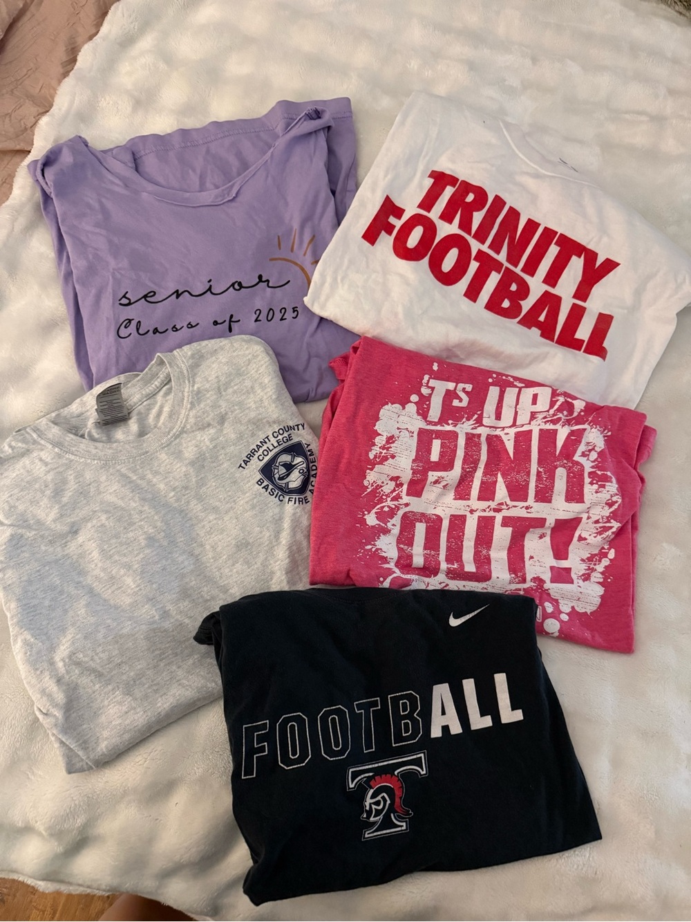 BUNDLE OF 5 Tees (M/L)